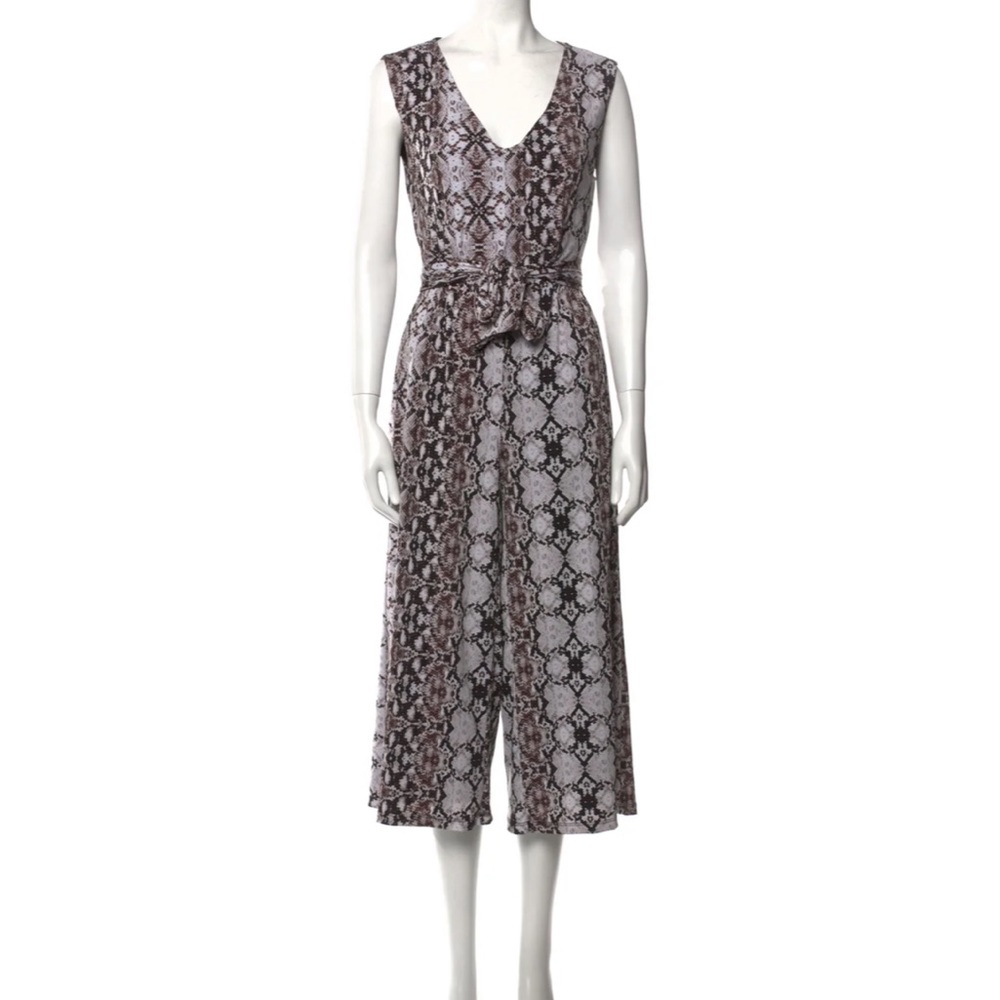 🌼 5 for $30 🌼 Nicole Miller V-Neck Animal Print Jumpsuit